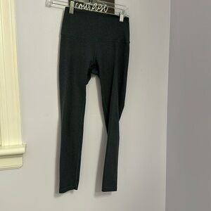 GUC fleo el toro 25” leggings. Small. Steel blue / grey heathered.